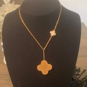Chic Gold Clover Necklace
